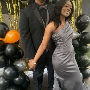 Elegant gray prom dress !